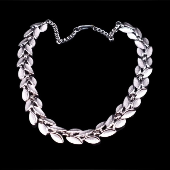 Vintage Crown Trifari Necklace - Picture 1 of 4